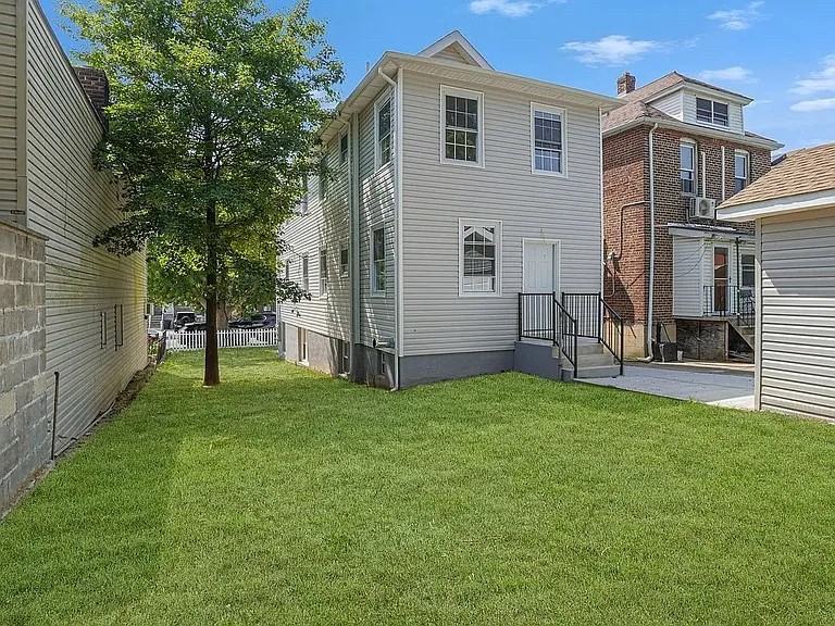 1683 Stadium Ave - Photo 3 of 10