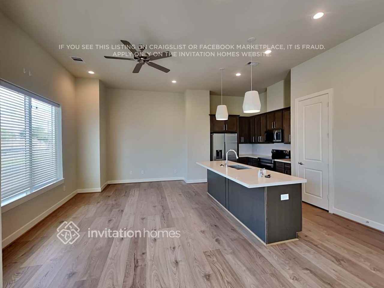 10530 Executive Lake Dr - Photo 5 of 18