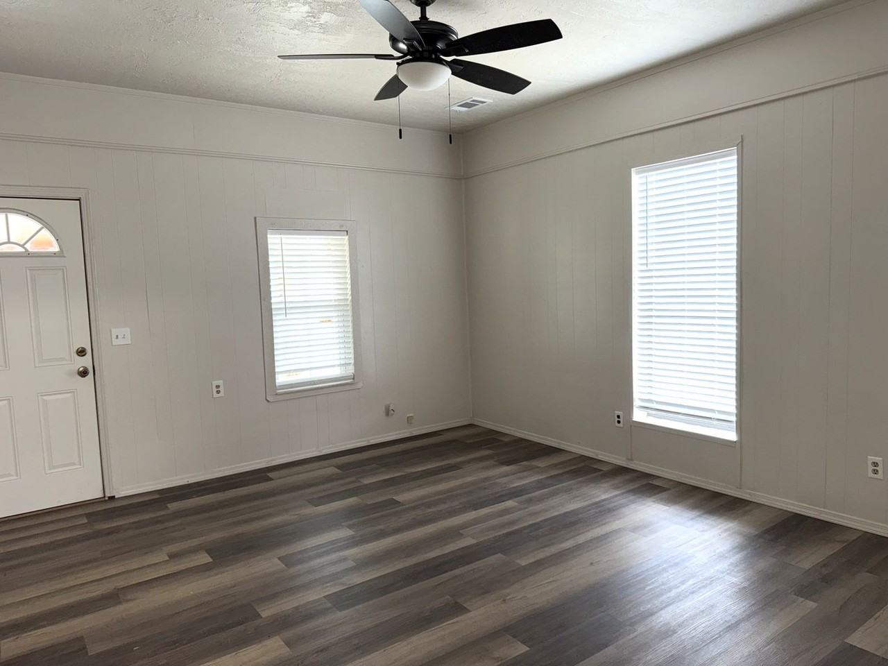 602 W Rainey Ave - Photo 2 of 18