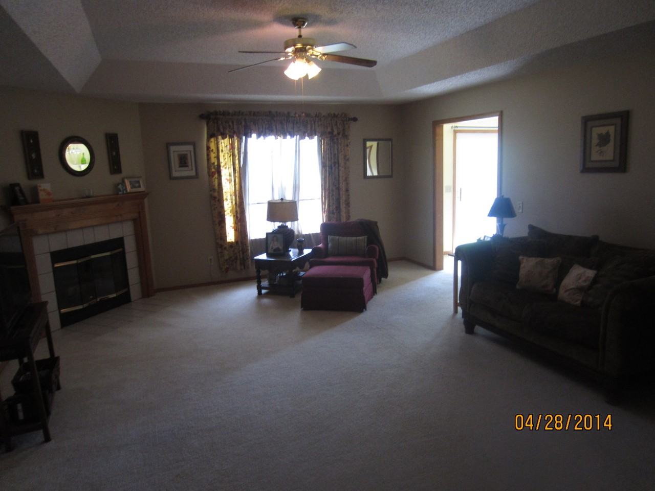 4620 S Falcon Ct - Photo 2 of 9