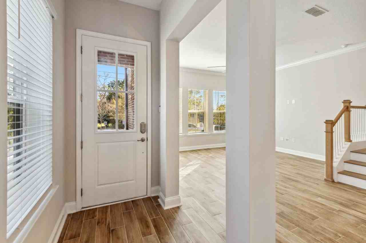 247 Beech St - Photo 7 of 47