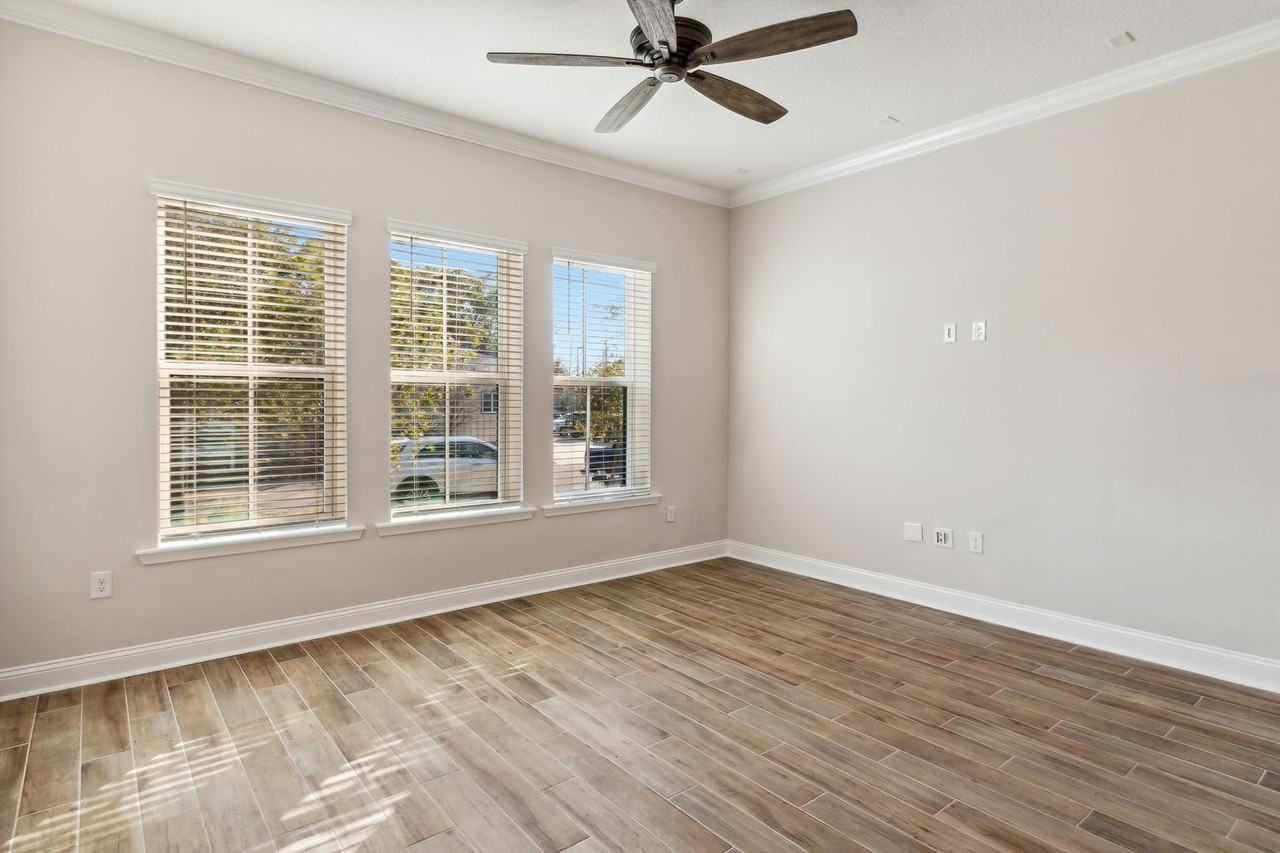 247 Beech St - Photo 6 of 47