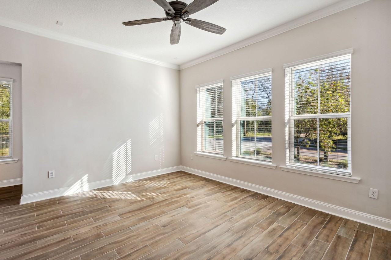 247 Beech St - Photo 7 of 47