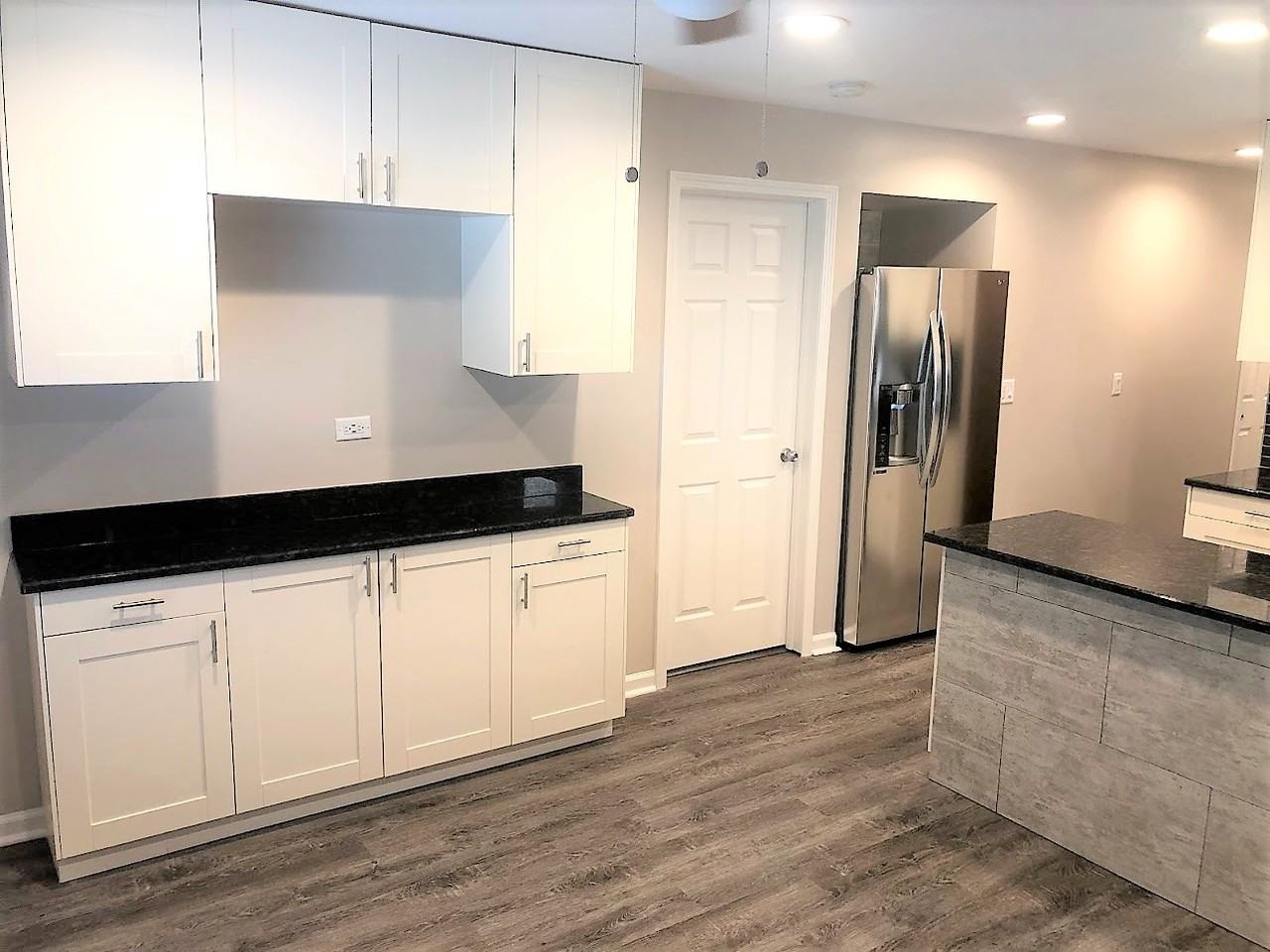 6729 North Oxford Avenue - Photo 3 of 26