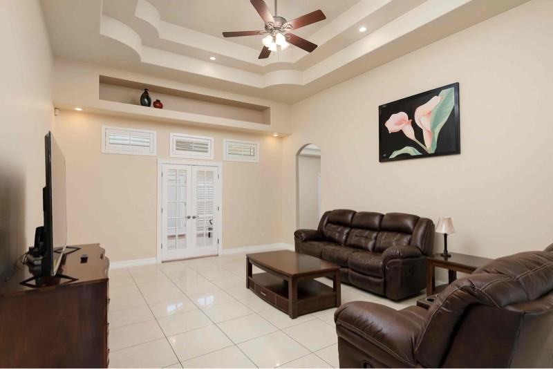 3005 Wisteria Ave - Photo 3 of 15