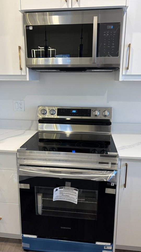 12443 47 St NW - Photo 5 of 18