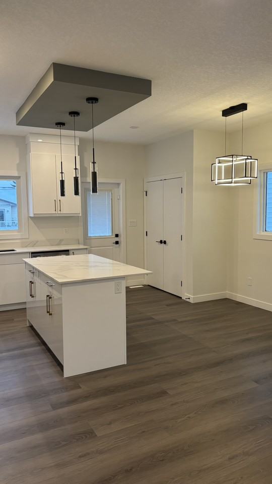 12443 47 St NW - Photo 6 of 18