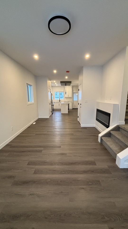 12443 47 St NW - Photo 7 of 18