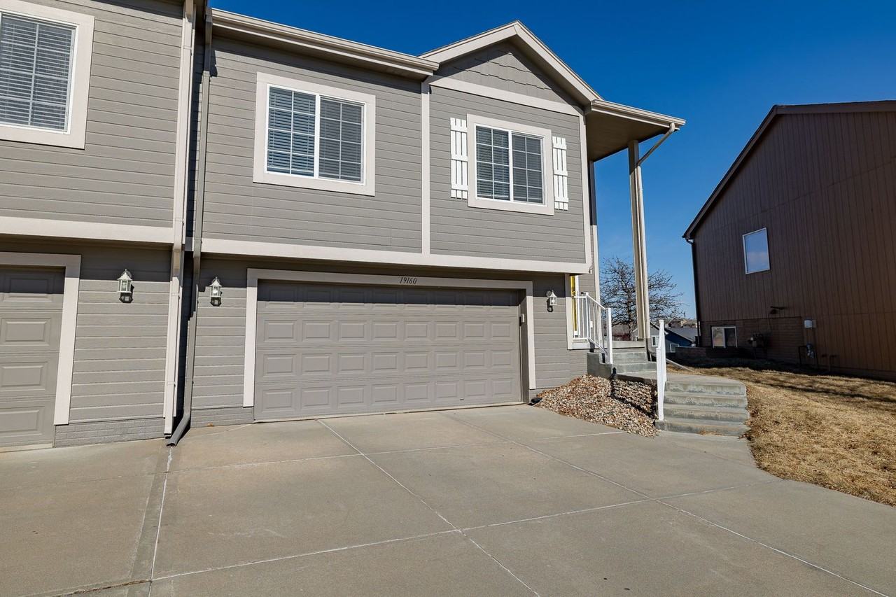 19160 Drexel Cir - Photo 2 of 24