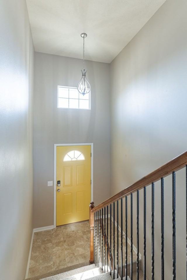 19160 Drexel Cir - Photo 4 of 24