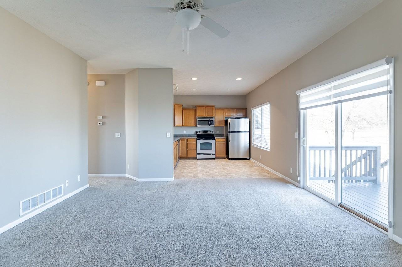 19160 Drexel Cir - Photo 6 of 24