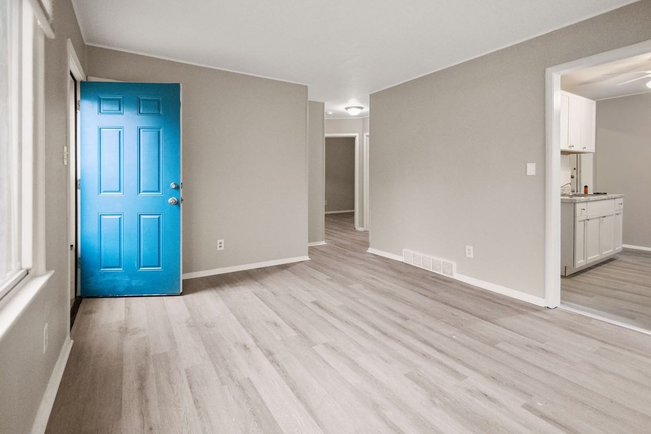 13415 Sherman Ave - Photo 2 of 18