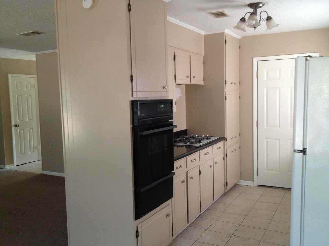 1502 Medina Dr - Photo 6 of 20