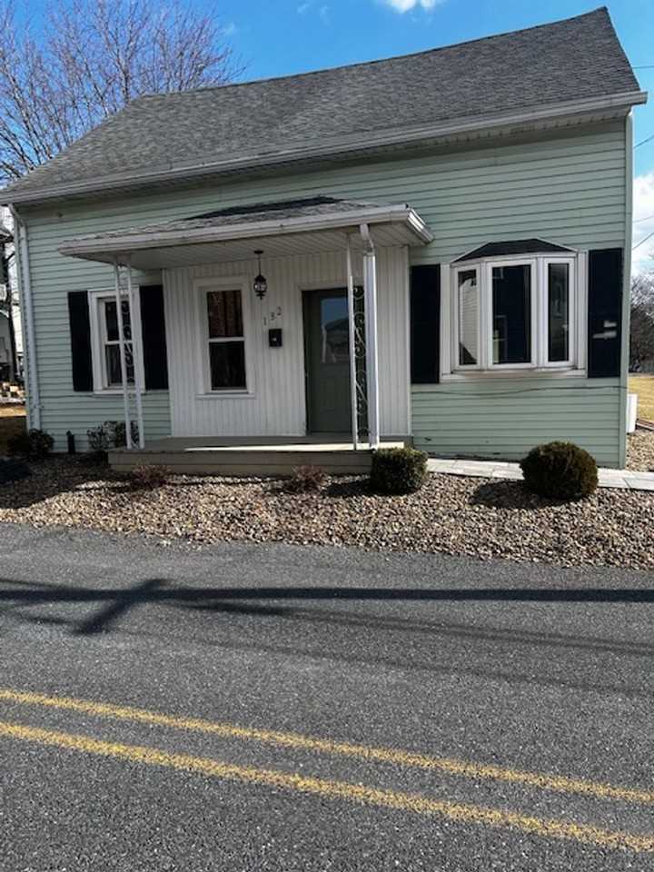 132 N Mechanic St - Photo 2 of 23