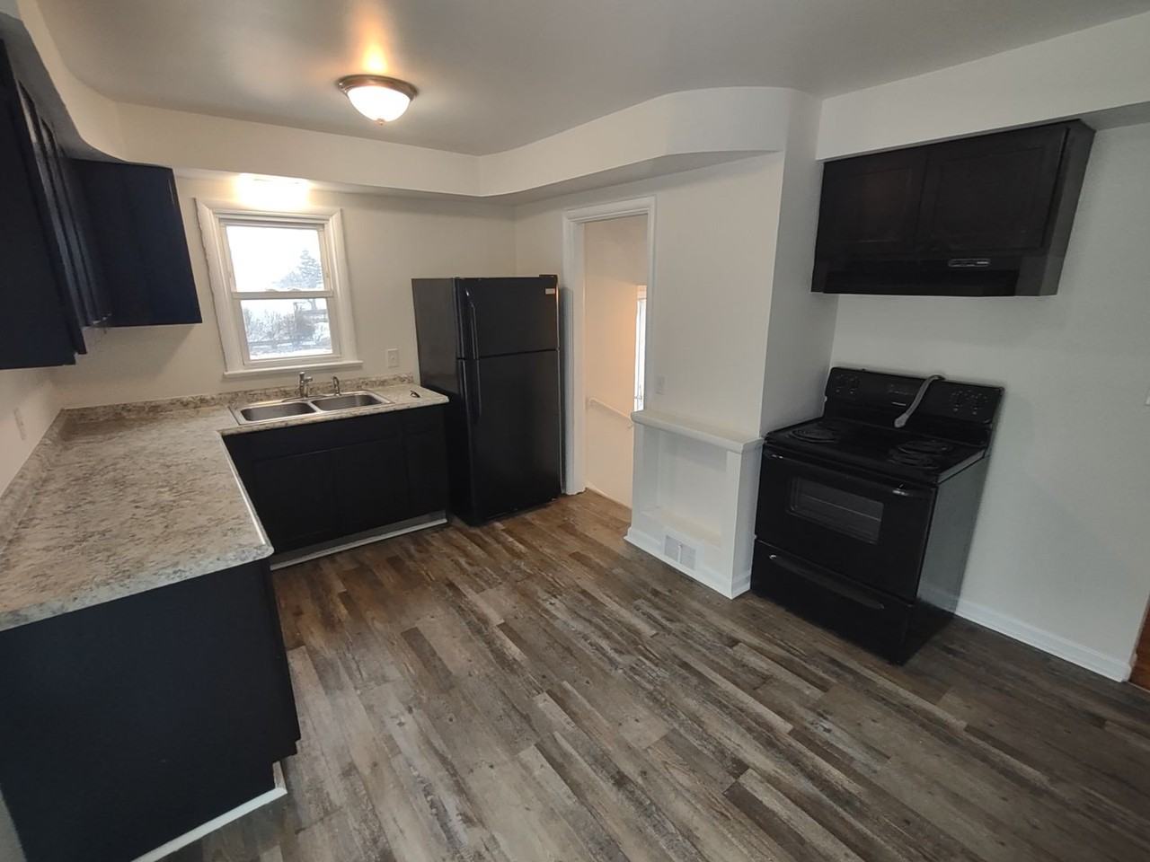 15812 Friend Ave - Photo 3 of 22