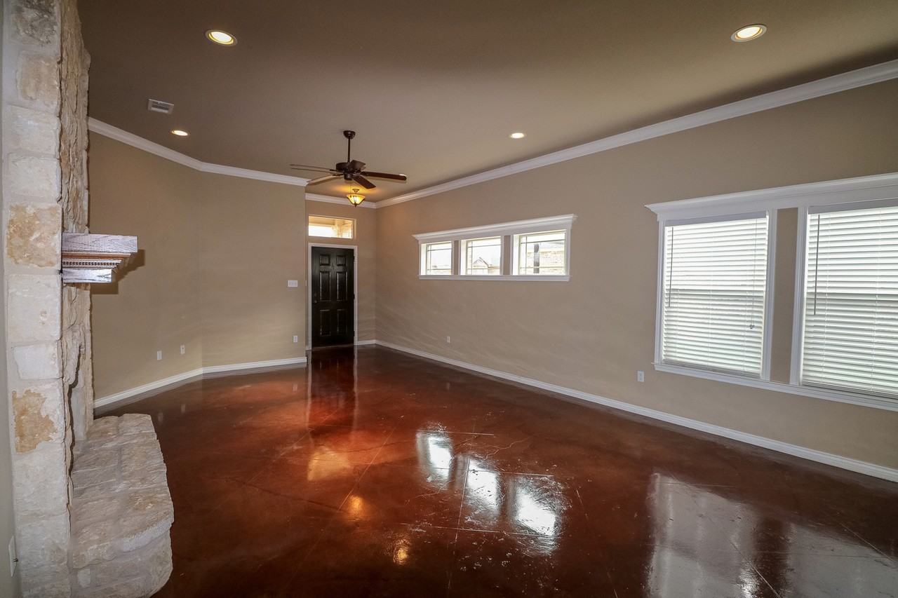 3004 Silver Saddle Dr - Photo 2 of 24