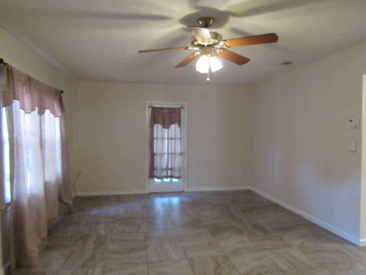 306 Chestnut St - Photo 2 of 10