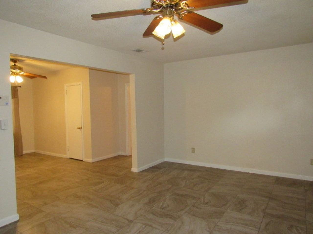 306 Chestnut St - Photo 3 of 10