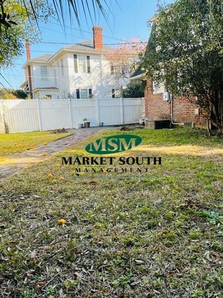 102 E 53rd St - Photo 3 of 32