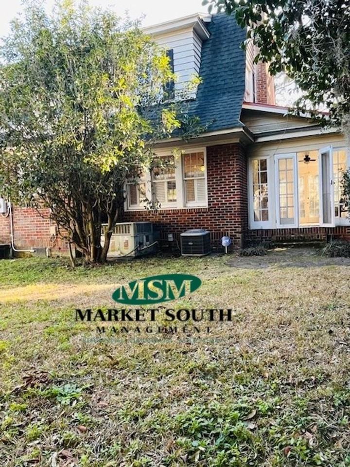 102 E 53rd St - Photo 4 of 32