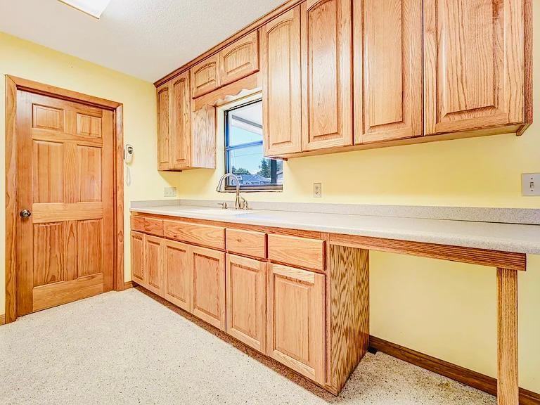 2860 Notre Dame Ave - Photo 3 of 14