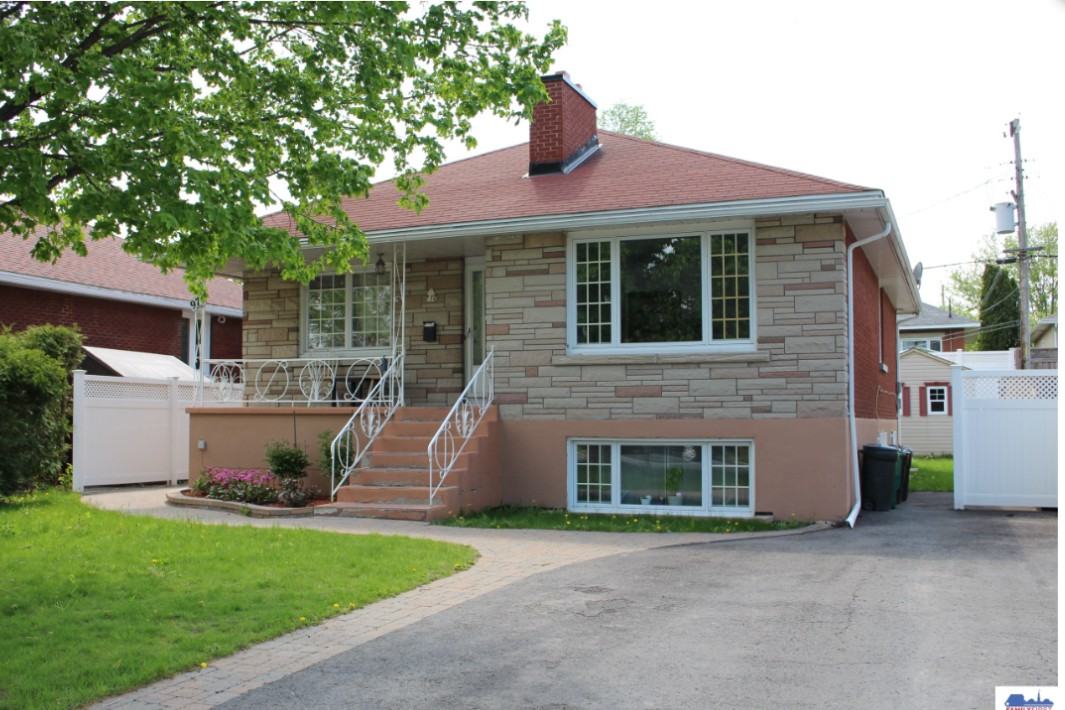 972 Eve St - Photo 2 of 9
