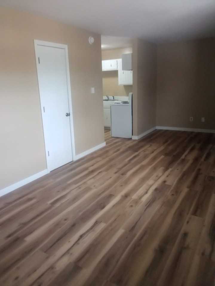 400 N 5th St #6 - Photo 2 of 8