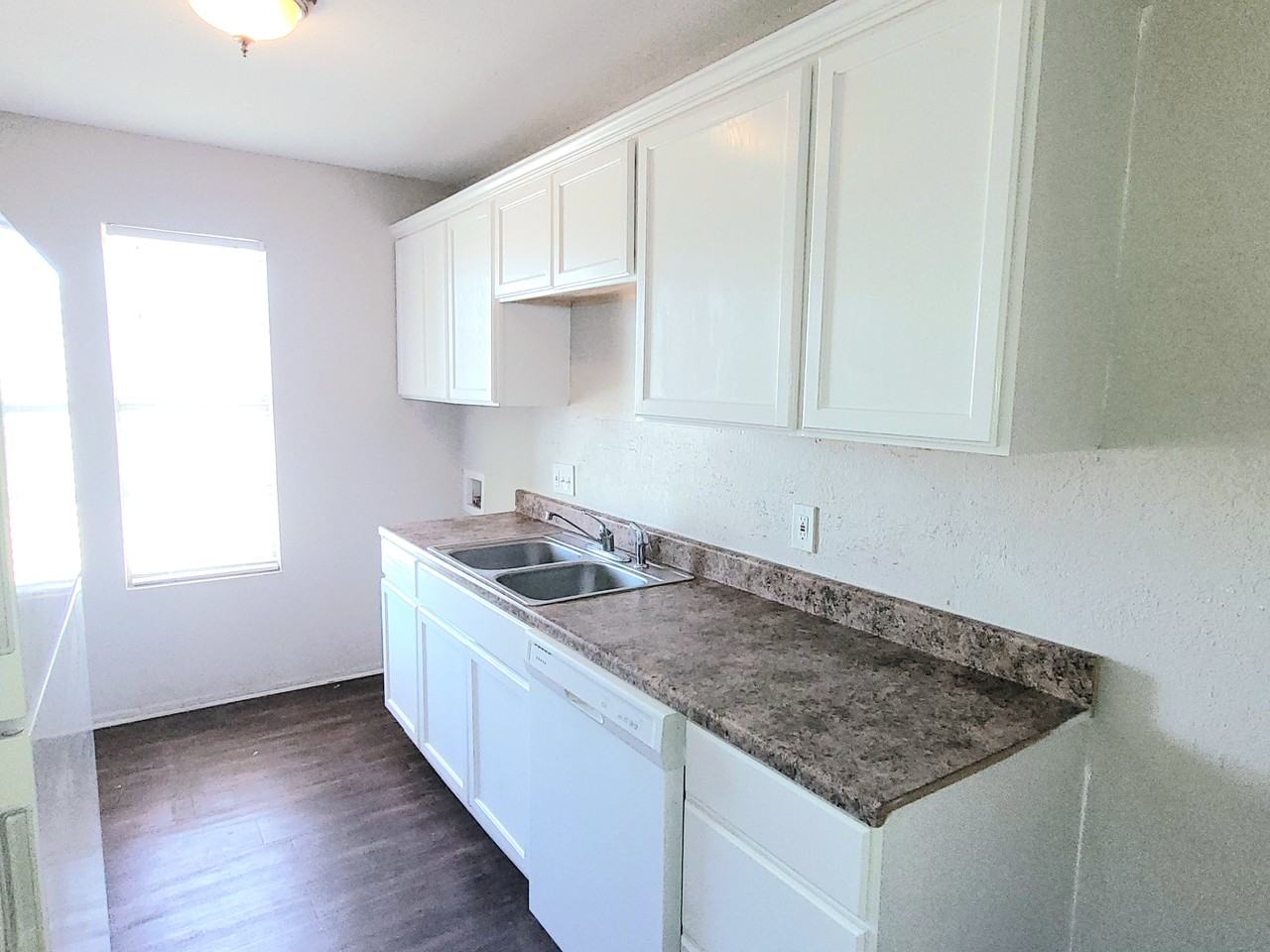 3304 Salisbury Ave #BRM2 - Photo 4 of 7