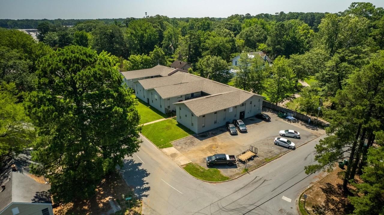 818 West 28th Avenue - Photo 3 of 20