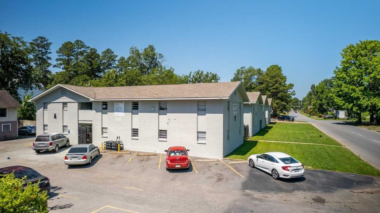 818 West 28th Avenue - Photo 4 of 20