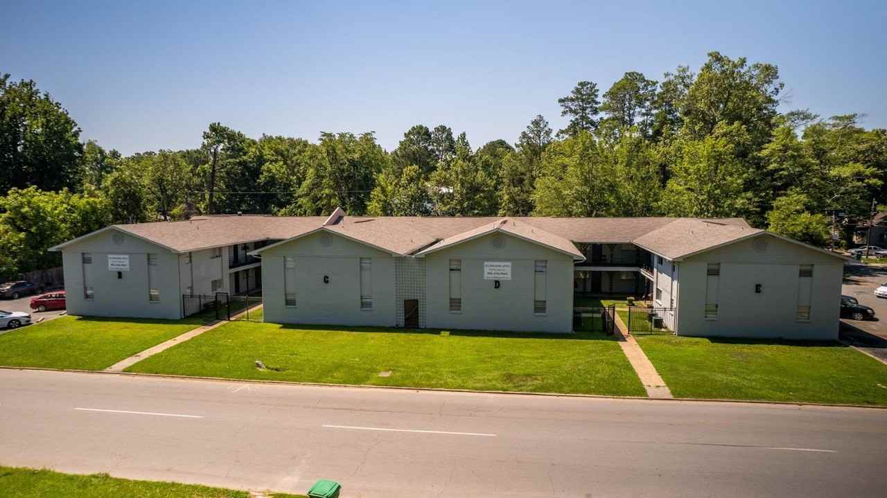 818 West 28th Avenue - Photo 6 of 20