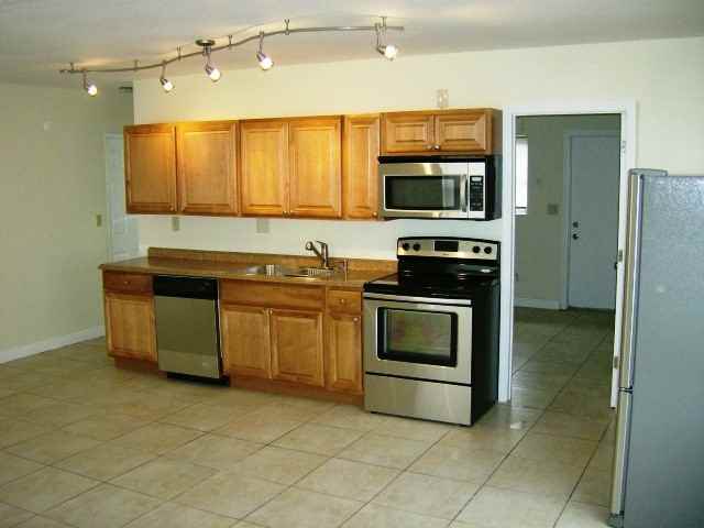 817 Tequesta St - Photo 2 of 13