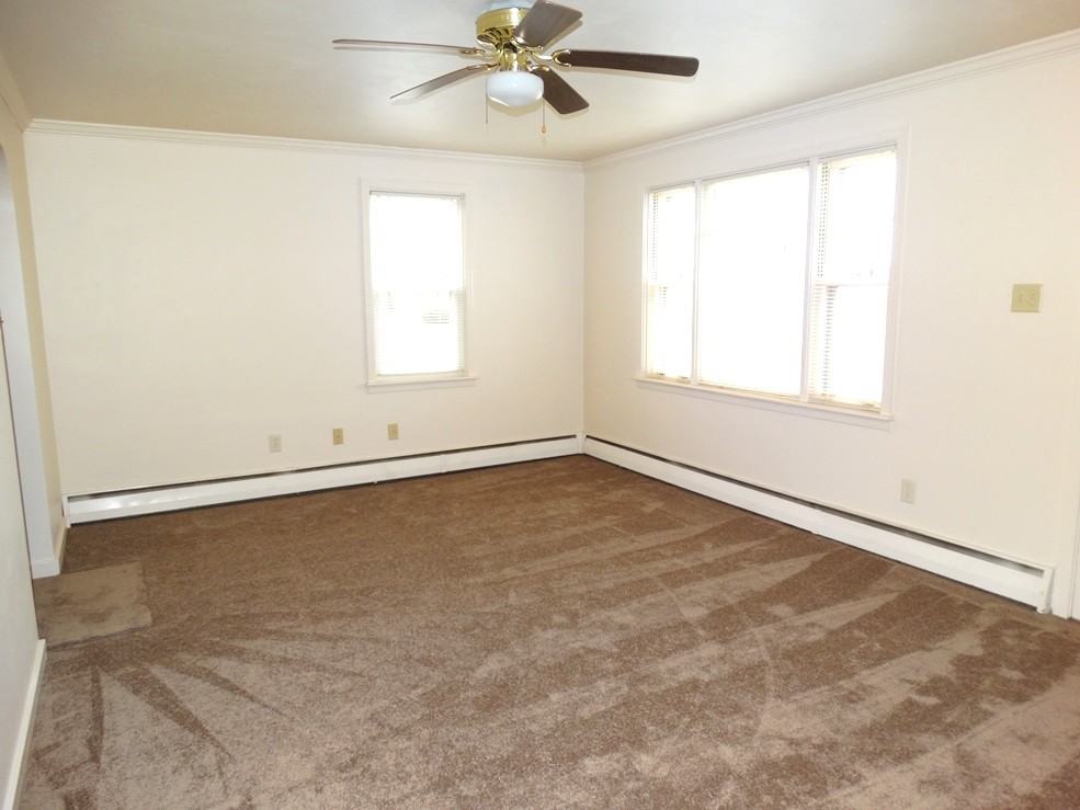 713 Oak St - Photo 3 of 18