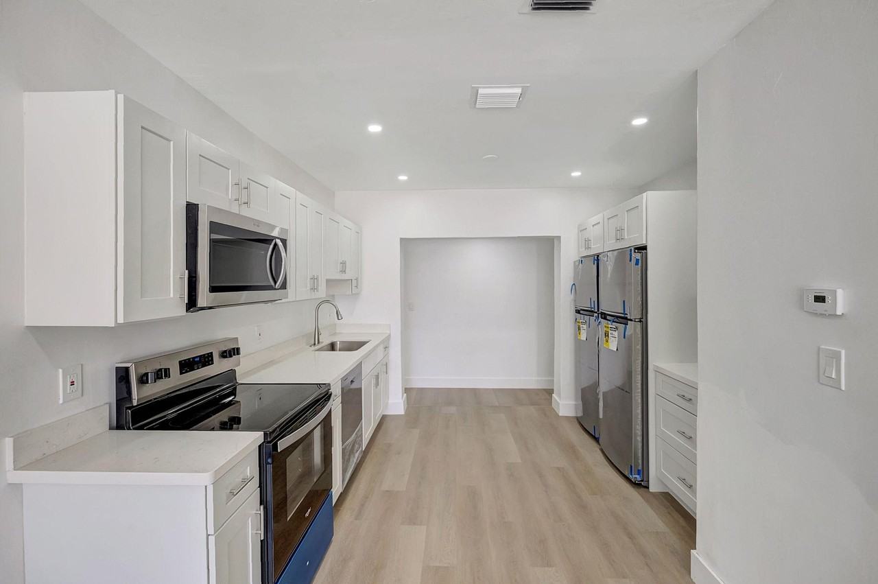 Nw 51st St - Photo 3 of 11