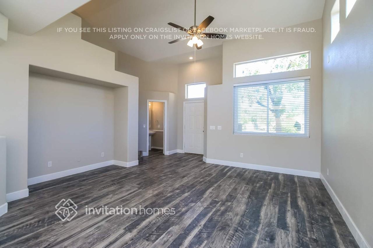 9231 E Lompoc Ave - Photo 2 of 15