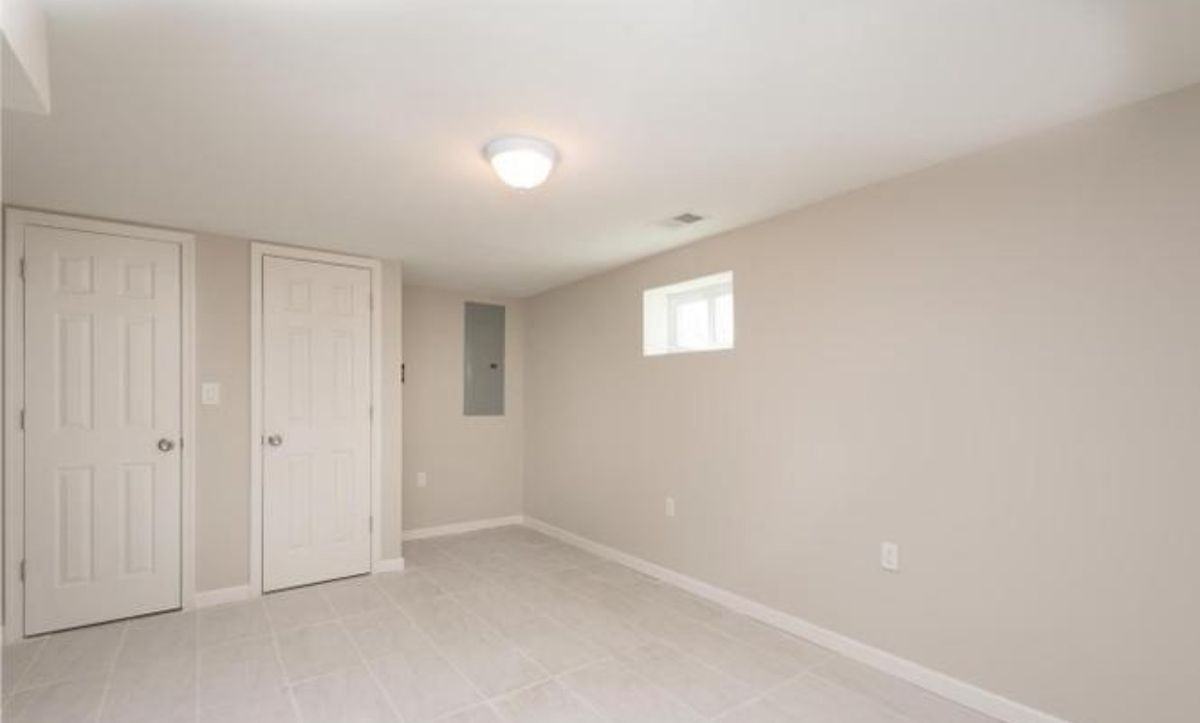 1216 Dunbar Oaks Dr - Photo 3 of 10