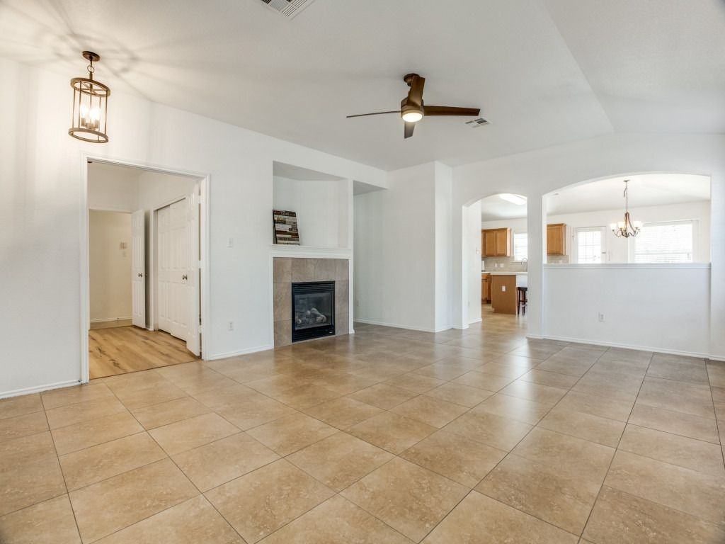 3101 Clinton Pl - Photo 3 of 12