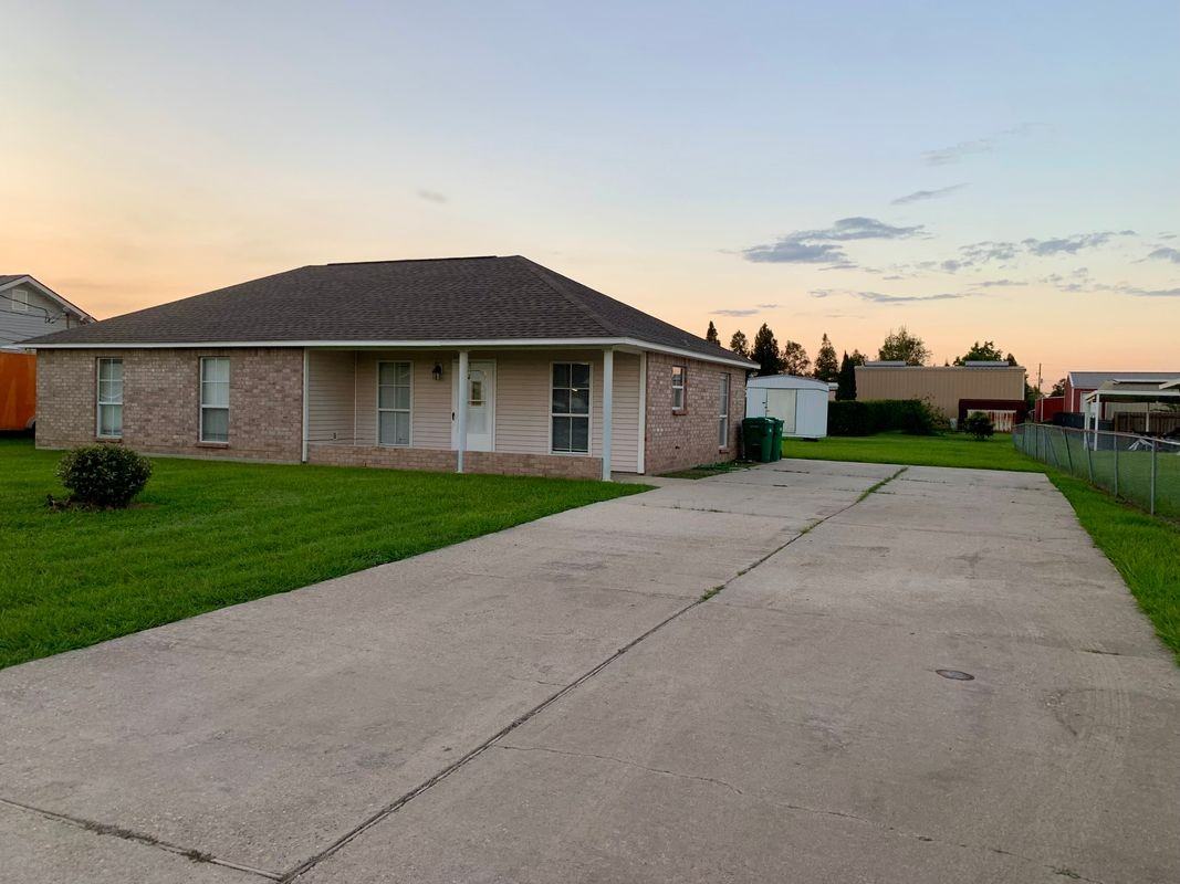 3402 Amy St - Photo 2 of 12