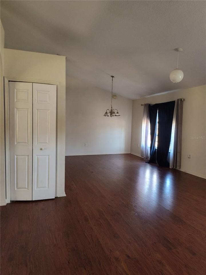 8026 Se 62nd Loop - Photo 4 of 18