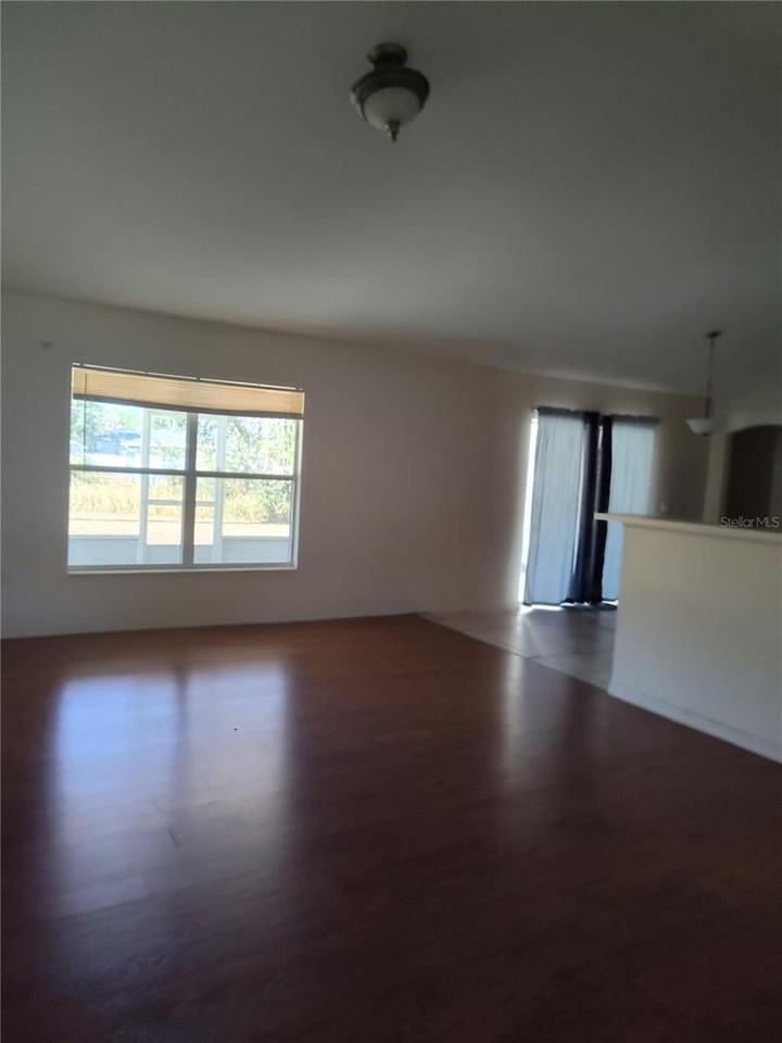 8026 Se 62nd Loop - Photo 5 of 18