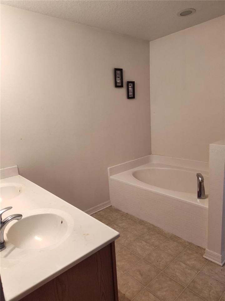 8026 Se 62nd Loop - Photo 7 of 18