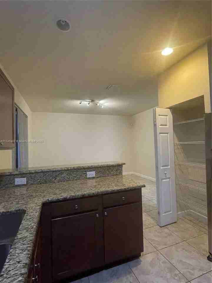 3357 W 90th St - Photo 5 of 31