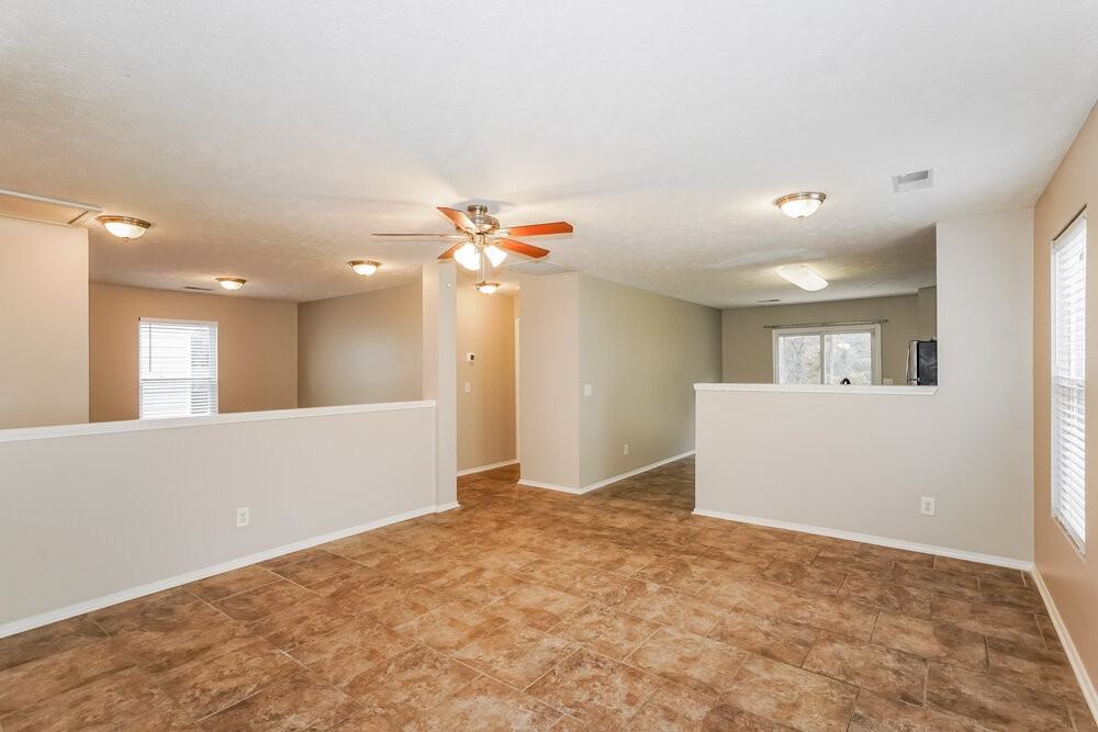 2814 Creekbend Dr - Photo 4 of 16