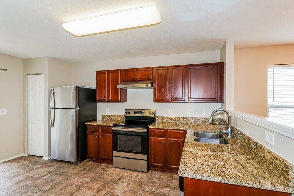 2814 Creekbend Dr - Photo 6 of 16