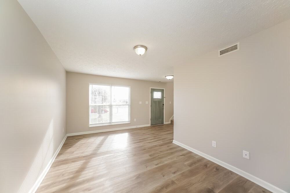 476 Southern Pines Dr - Photo 4 of 16