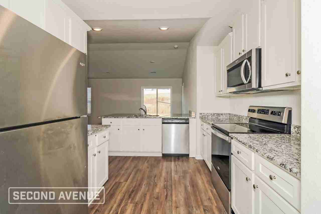 411 Misty Knoll Dr - Photo 2 of 22