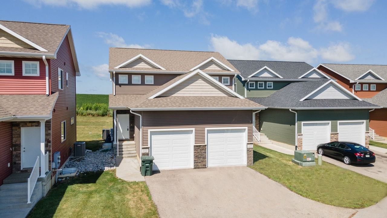 105 Harvey Drive - Photo 2 of 46