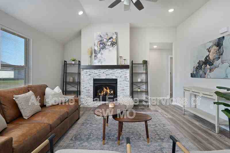 210 E Rosalie St - Photo 2 of 20