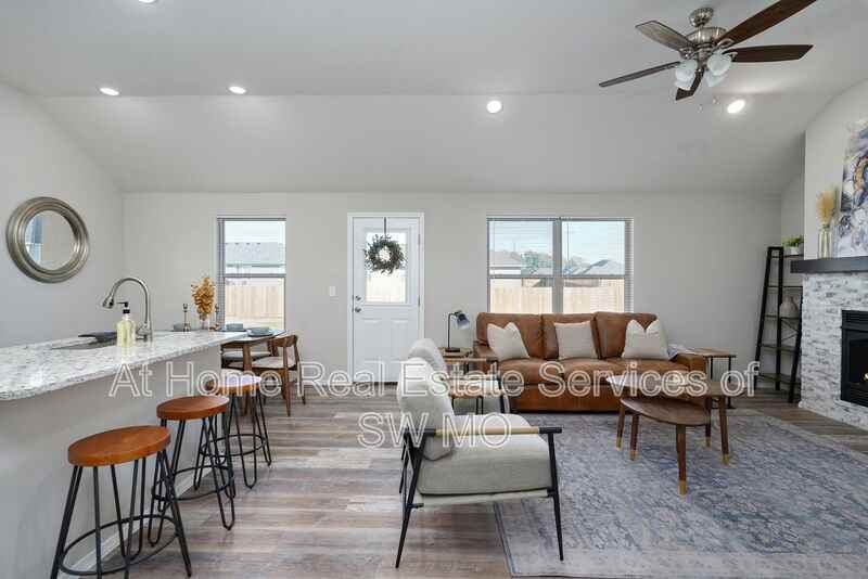 210 E Rosalie St - Photo 3 of 20