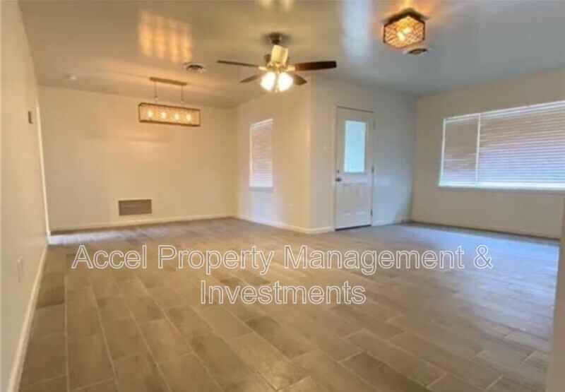 1927 Daffodil Ave - Photo 2 of 10